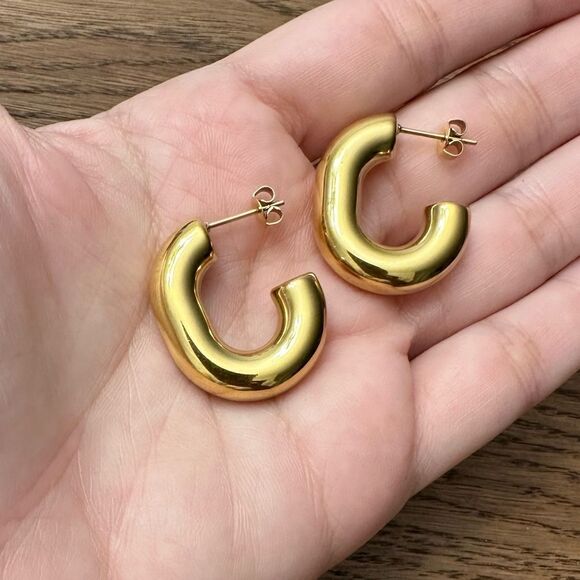 Minimalistic hoops    - Picture 2 of 3